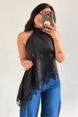 Blusa cuello alto asimétrica