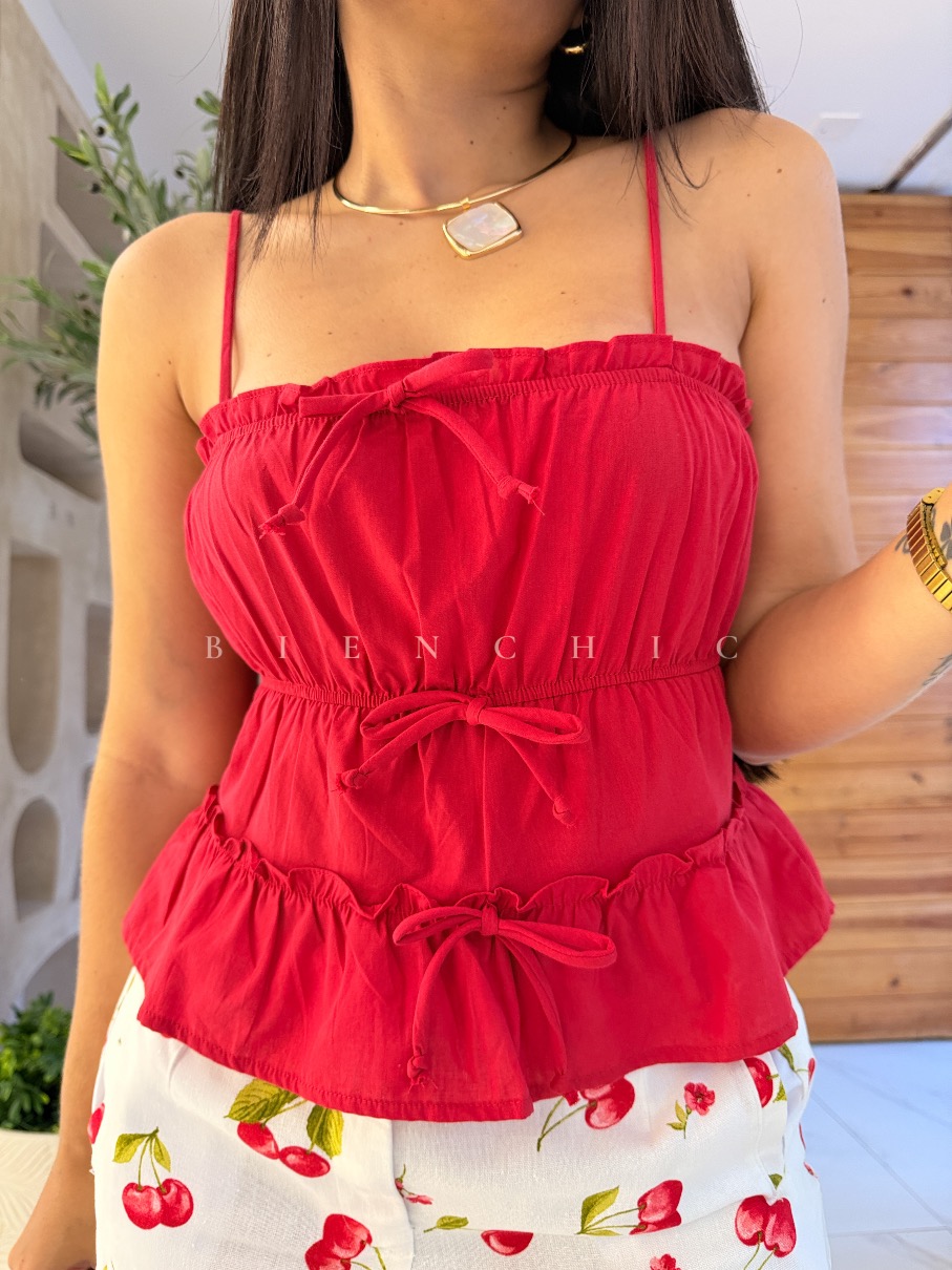Top peplum rojo con tirantes